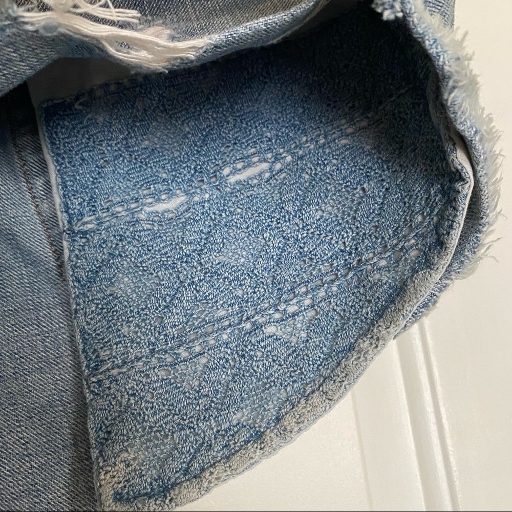 American Eagle High Rise Festival Light Wash Jean Shorts - Picture 4 of 5
